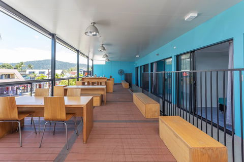 Airlie Sun & Sand Accommodation Studio 1 - Accommodation in Brisbane 3