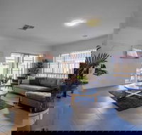 Big Family Fun 4 Bedrooms House in Point Cook - Accommodation in Brisbane