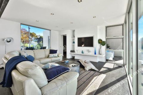 The Accommodation Group â€“ Glasshouse On Bentley Bridport - Accommodation in Brisbane 5