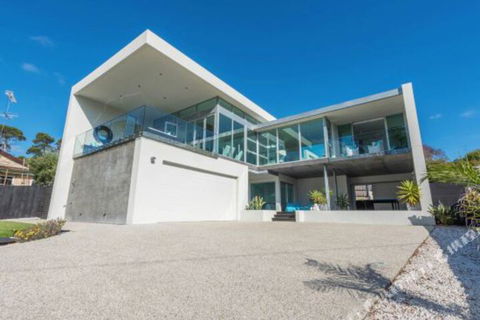The Accommodation Group â€“ Glasshouse On Bentley Bridport - Accommodation in Brisbane 0