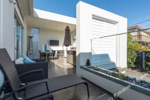 The Accommodation Group â€“ Glasshouse On Bentley Bridport - Accommodation in Brisbane 1
