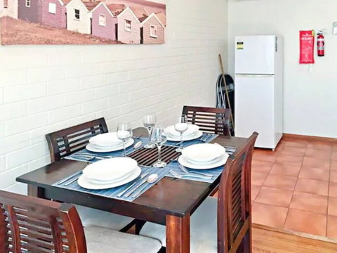 Sun, Beach, Shops, Wifi, Netflix - Accommodation in Brisbane 4