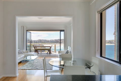 Ultimate Bondi Escape - Accommodation in Brisbane 3