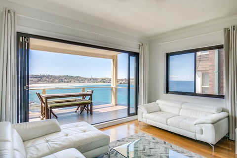 Ultimate Bondi Escape - Accommodation in Brisbane 0