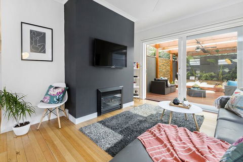 AMORE - Accommodation in Brisbane 0