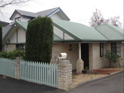Twin Pines Cottage On Lansdowne - Accommodation in Brisbane 2