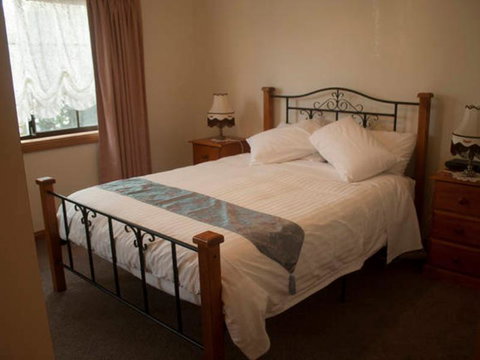 Twin Pines Cottage On Lansdowne - Accommodation in Brisbane 3
