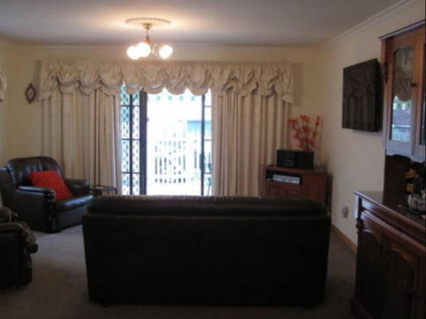 Twin Pines Cottage On Lansdowne - Accommodation in Brisbane 5