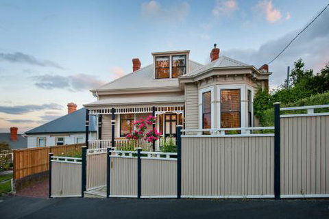 Library House - Accommodation in Brisbane 2