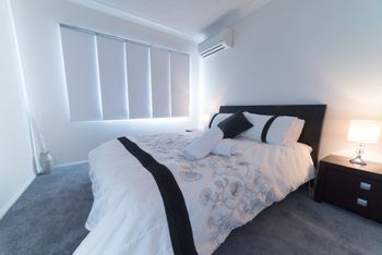 1 Bedroom Gold Coast Beachside Apt W AC + Parking - Accommodation in Brisbane 2
