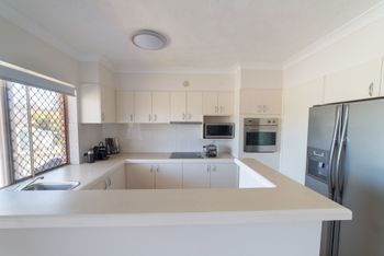 1 Bedroom Gold Coast Beachside Apt W AC + Parking - Accommodation in Brisbane 1