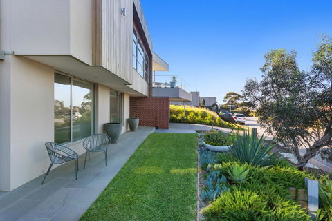 Azure Oasis - Accommodation in Brisbane 6