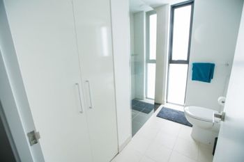 Spacious Apartment Close To Melbourne CBD - Accommodation in Brisbane 5