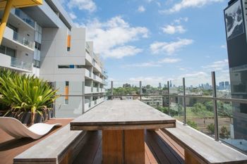 Spacious Apartment Close To Melbourne CBD - Accommodation in Brisbane 4