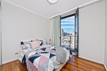 Deluxe Sydney Central Penthouse With Pool & Gym - Accommodation in Brisbane 6