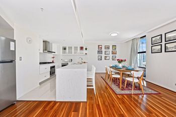 Deluxe Sydney Central Penthouse With Pool & Gym - Accommodation in Brisbane 2