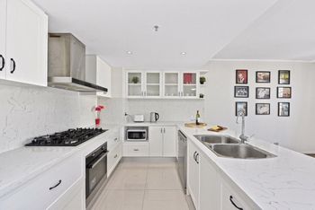 Deluxe Sydney Central Penthouse With Pool & Gym - Accommodation in Brisbane 5