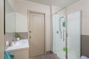 The Executive B & B - Accommodation in Brisbane 6