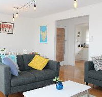 Newly Renovated Unit Waters Edge - Accommodation in Brisbane