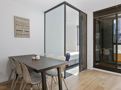 CHARLOTTE Manhatten Building Near Spencer St. & Southern Cross Station - Accommodation in Brisbane 4