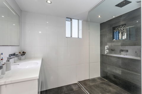 Penthouse On Suttons - Accommodation in Brisbane 4