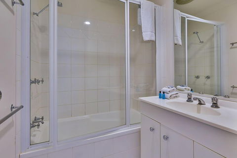 Sunset Waters Apartments - Accommodation in Brisbane 2