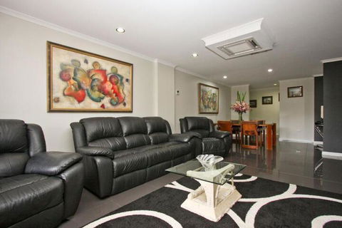 Nautilos On The Harbour - Accommodation in Brisbane 3