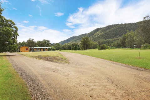 Feathertop Views And Dorm - Accommodation in Brisbane 0