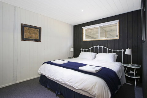 Feathertop Views And Dorm - Accommodation in Brisbane 5