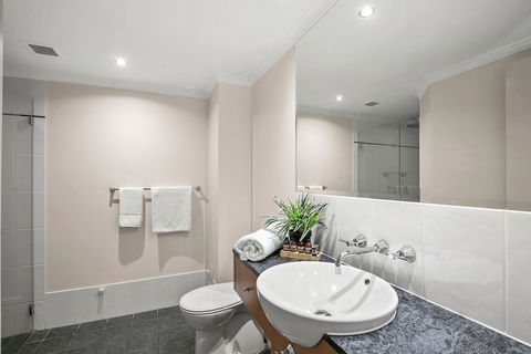 Poolside Alamanda Beachfront Resort 88 - Accommodation in Brisbane 3