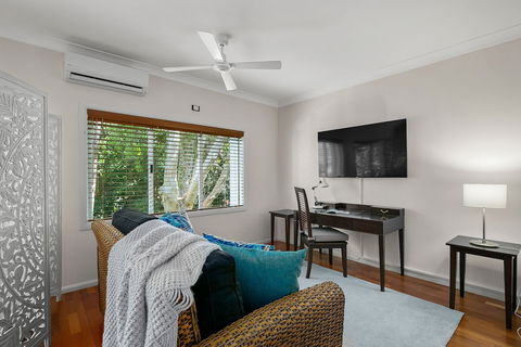 Poolside Alamanda Beachfront Resort 88 - Accommodation in Brisbane 4