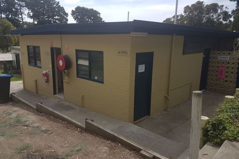 Lakes Caravilla Caravan Park - Accommodation in Brisbane 3