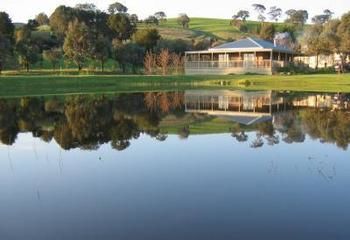 Buttercup Cottage & Private Apartment - Accommodation in Brisbane 1