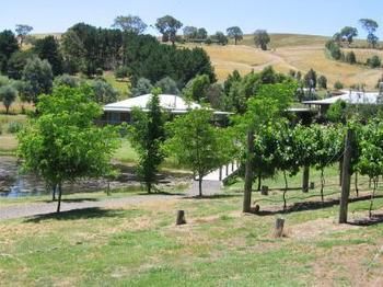 Buttercup Cottage & Private Apartment - Accommodation in Brisbane 2
