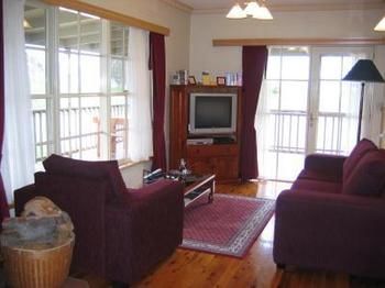 Buttercup Cottage & Private Apartment - Accommodation in Brisbane 5