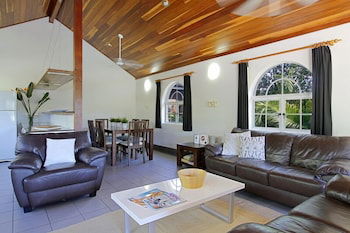 A PERFECT STAY - Clarkes Beach Villa - Accommodation in Brisbane 6