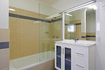 A PERFECT STAY - Clarkes Beach Villa - Accommodation in Brisbane 2