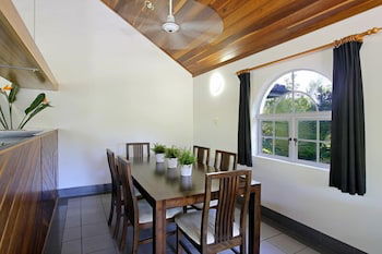 A PERFECT STAY - Clarkes Beach Villa - Accommodation in Brisbane 4