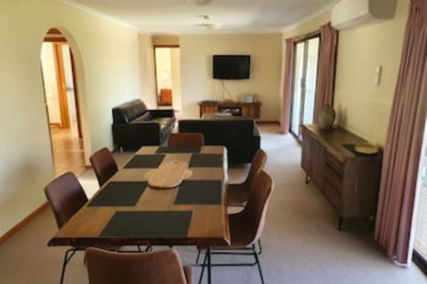 Annies Holiday Units - Accommodation in Brisbane 0