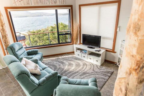 Larus Waterfront Cottage - Accommodation in Brisbane 3