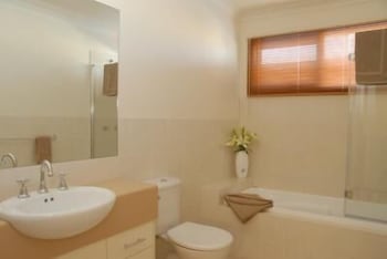 The Lakes Apartments - Accommodation in Brisbane 3