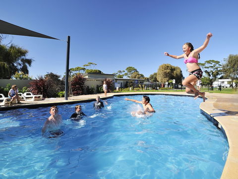 NRMA Eastern Beach Holiday Park - Accommodation in Brisbane 1
