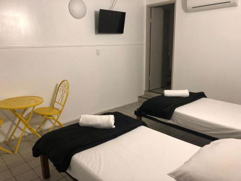Airlie Waterfront Accommodation - Accommodation in Brisbane 1