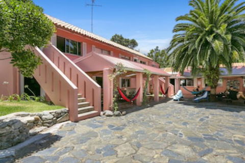 Dolphins Beach House - Accommodation in Brisbane 0