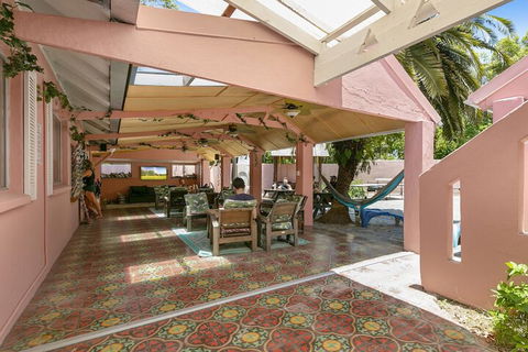 Dolphins Beach House - Accommodation in Brisbane 2