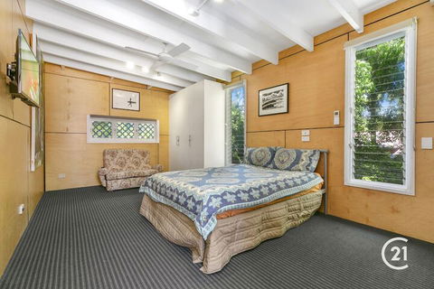 Dolphins Beach House - Accommodation in Brisbane 4