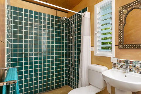 Dolphins Beach House - Accommodation in Brisbane 6