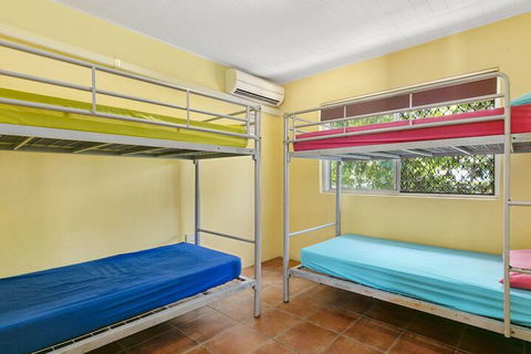 Dolphins Beach House - Accommodation in Brisbane 5