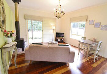 Apple Tree Cottage & Studio - Accommodation in Brisbane 6