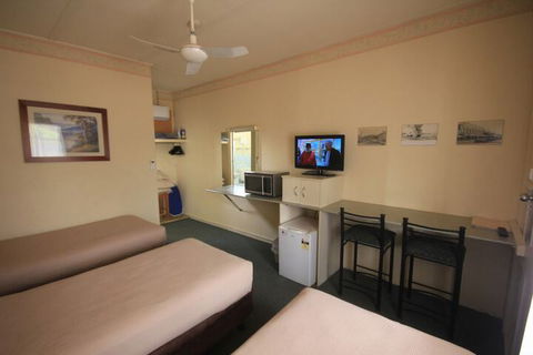 Aromet Motor Inn - Accommodation in Brisbane 4